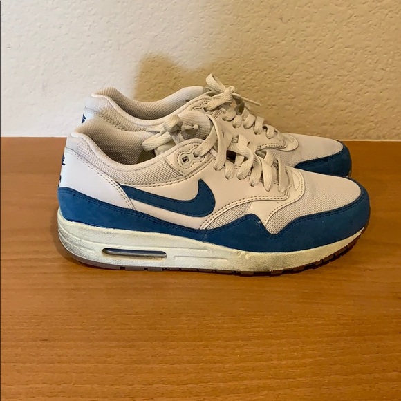 Nike Shoes - Air Max 1